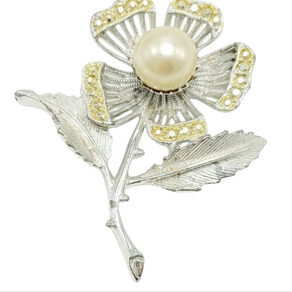 Sarah Coventry vintage brooch Silver Tone flower rhinestones and imitation pearl - Picture 5 of 5